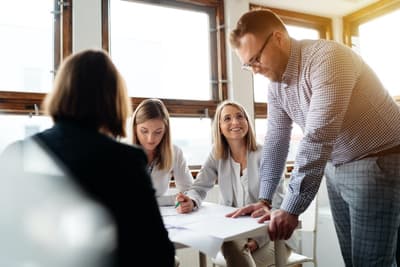 Fotograf INPHOTO - fotografia biznesowa, portrety biznesowe, sesje biznesowe, film reklamowy | Fotograf biznesowy Kraków w krakow